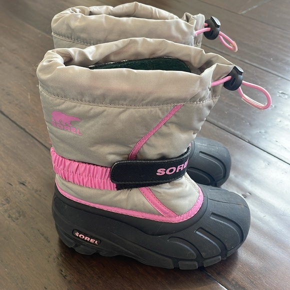 little girls sorel snow boots. size 12 - Picture 3 of 5